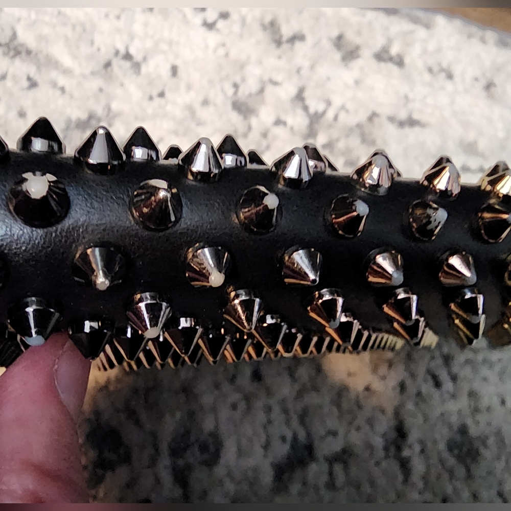 *SOLD* Christian Louboutin Panettone Spike Leather Wallet - Picture 10 of 14